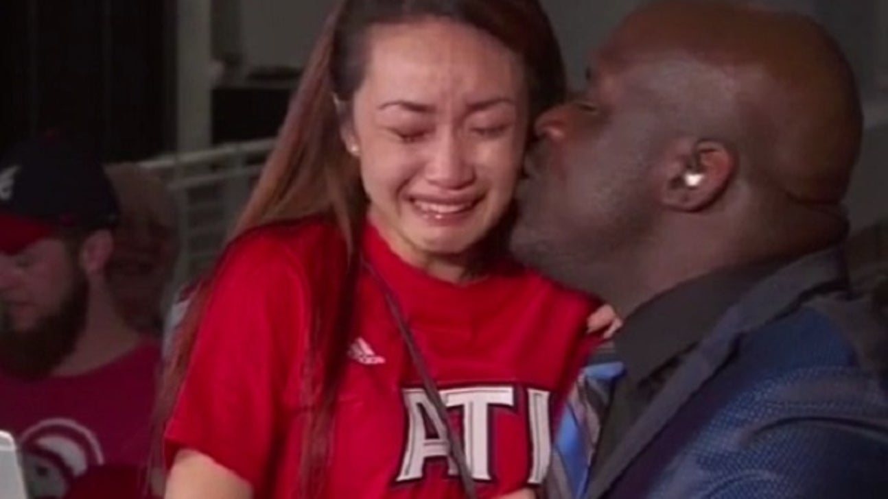 Hawks fan cries after taking photo, getting kiss from Shaq