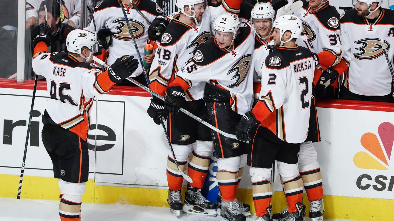 Bernier makes 43 saves to help Ducks to shutout win over Blackhawks