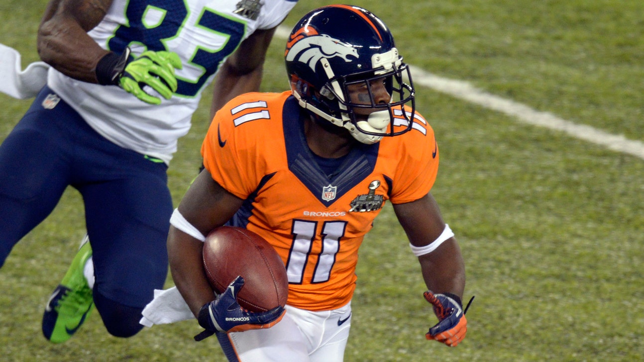 Buccaneers sign receiver Trindon Holliday, promote DE T.J. Fatinikun