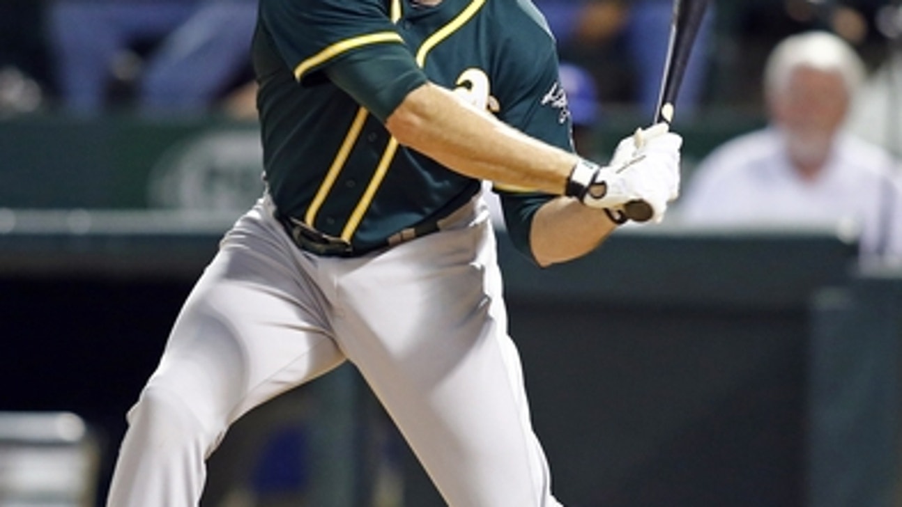 Yankees work to get a deal with free agent 1B Ike Davis