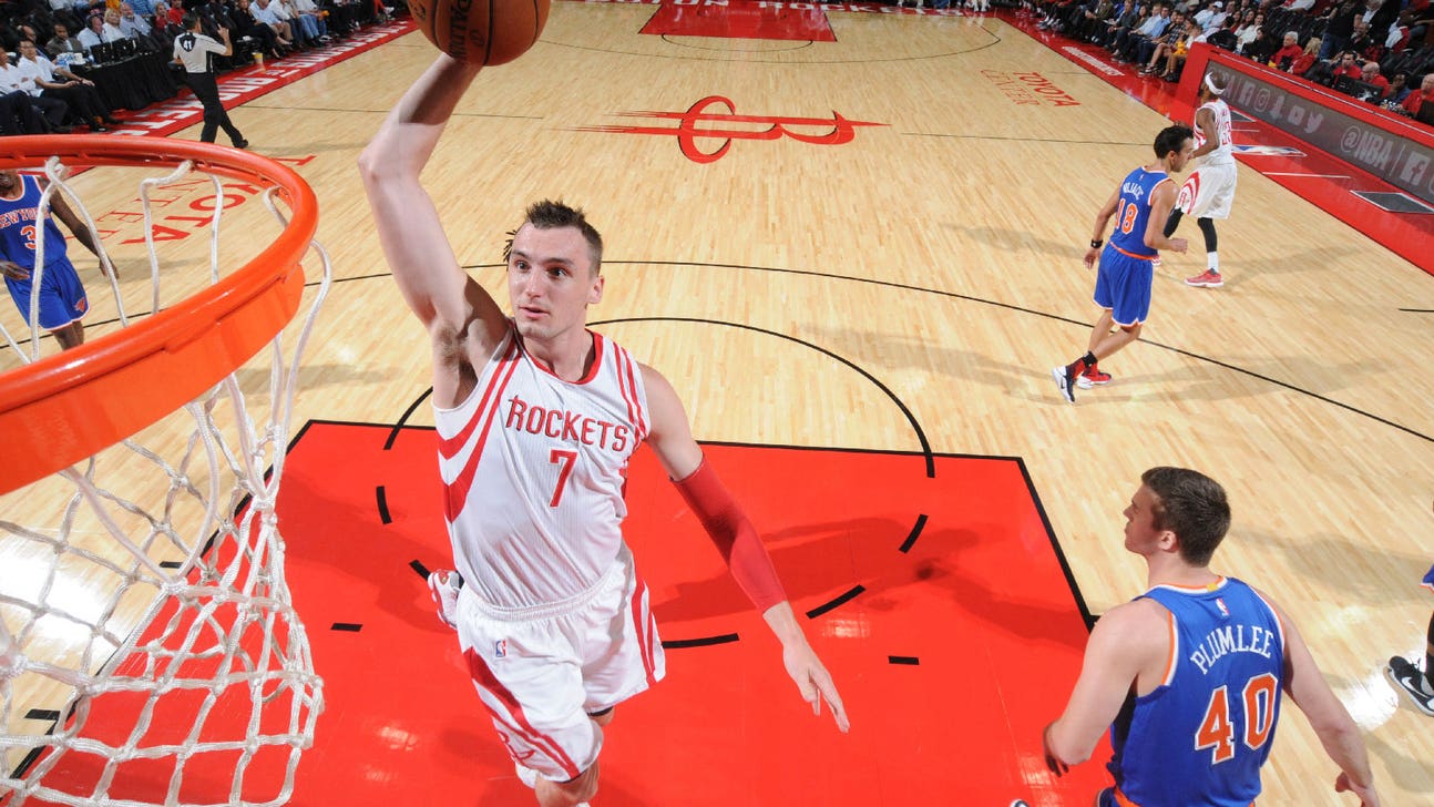Sam Dekker attempts one-man fast break, fails miserably
