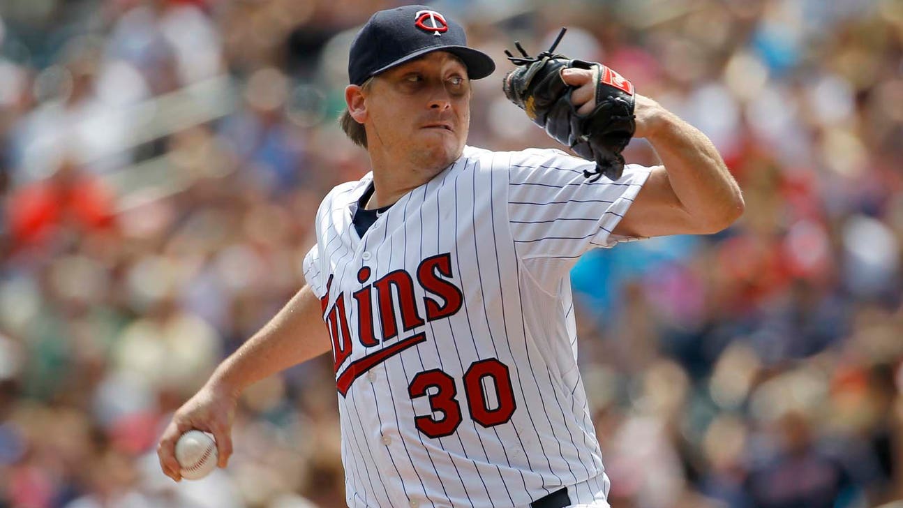 Twins trade Correia to Dodgers