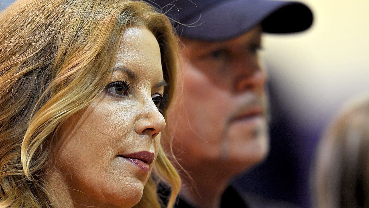 Lakers co-owner Jeanie Buss receives award for business leadership