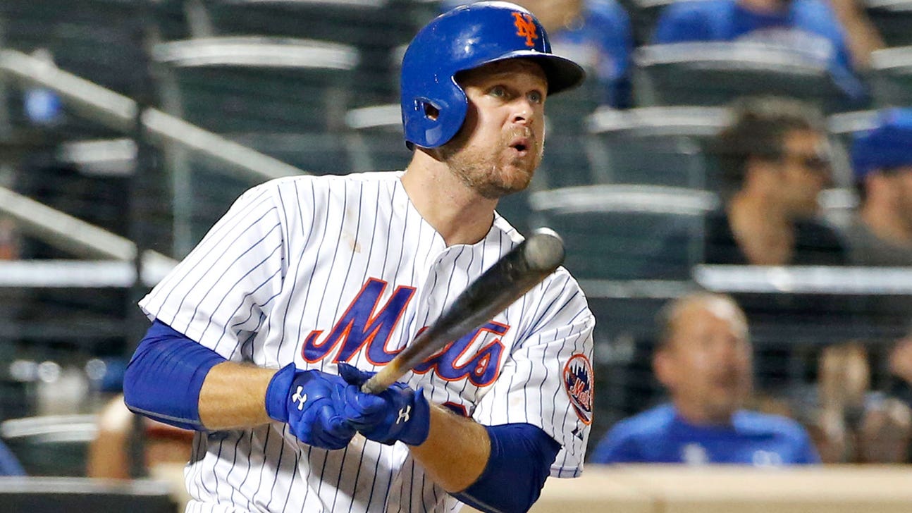 Mets' Duda broke a sign at Dodger Stadium during BP before NLDS