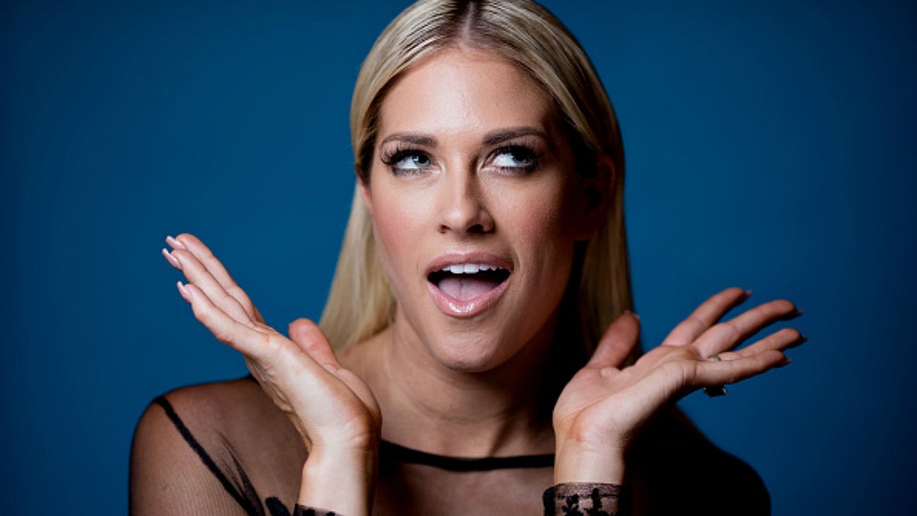 Former WWE Diva Kelly Kelly marries ex-NHL defenseman Sheldon Souray