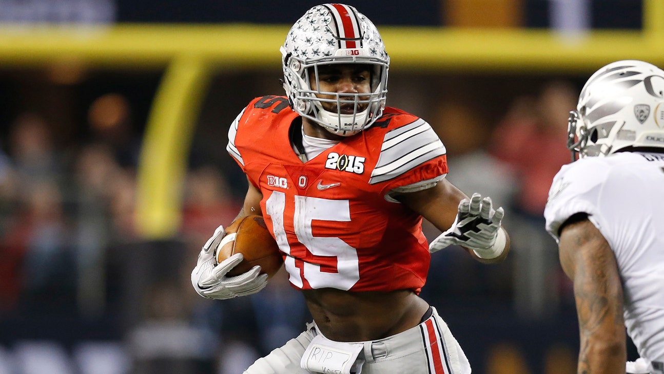 Ohio State star Ezekiel Elliott picks up pair of Big Ten season awards