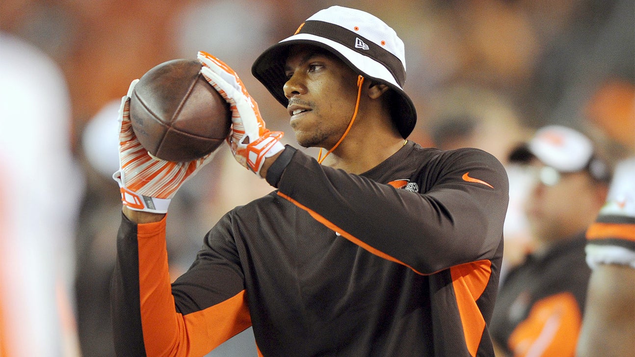 Browns waive Terrelle Pryor, claim RB Turbin