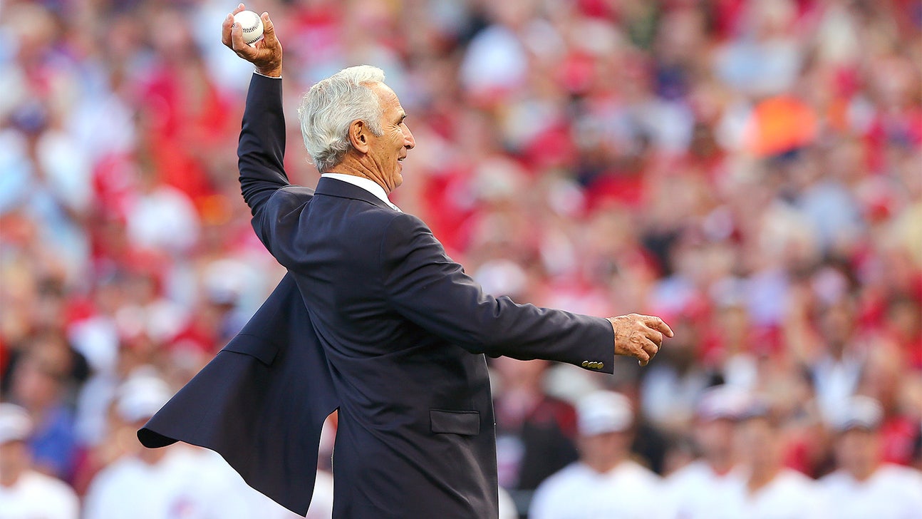 Dodger great Sandy Koufax throws out first pitch at 2015 All-Star Game