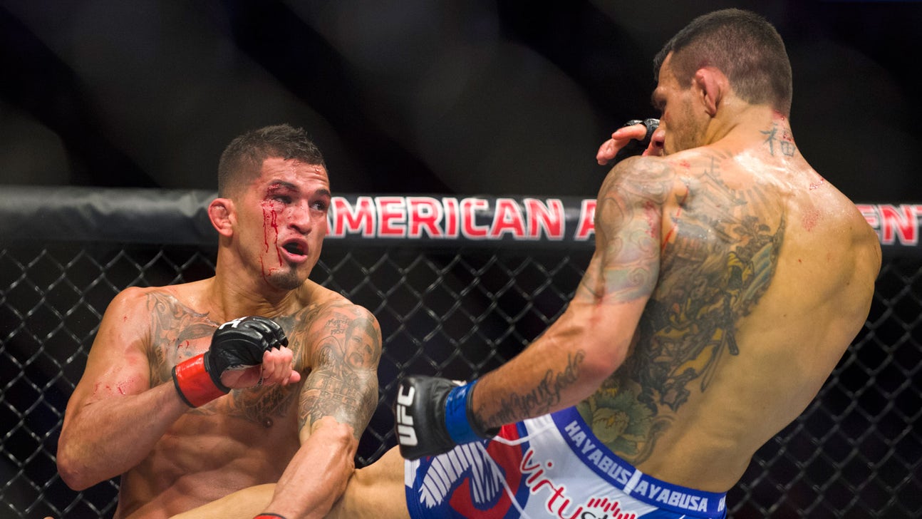 Anthony Pettis suffers broken orbital bone at UFC 185
