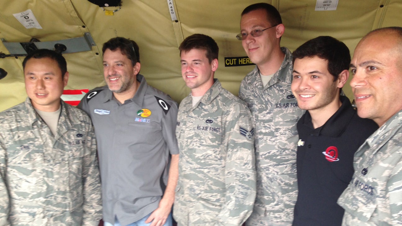 Tony Stewart, Kyle Larson tour MacDill Air Force Base