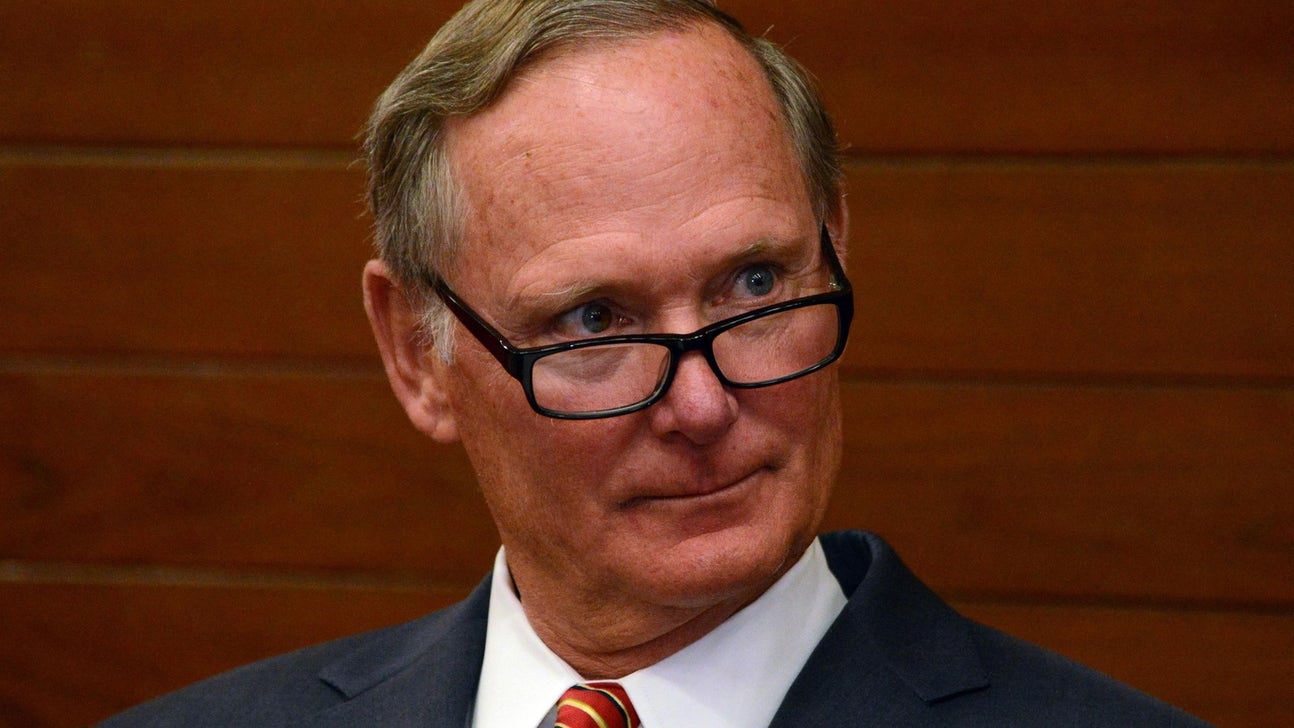 Report: USC AD Pat Haden and family profited off charity as donations declined