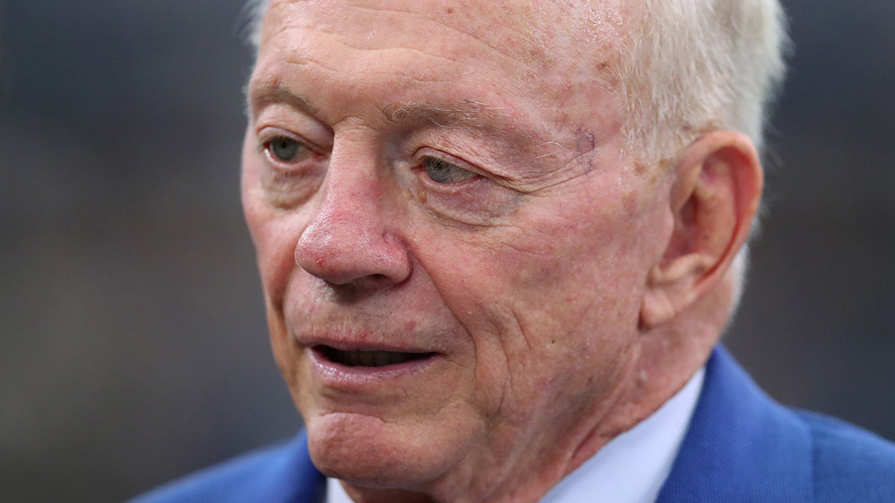 Jerry Jones praises Cowboys for not staging national anthem protest