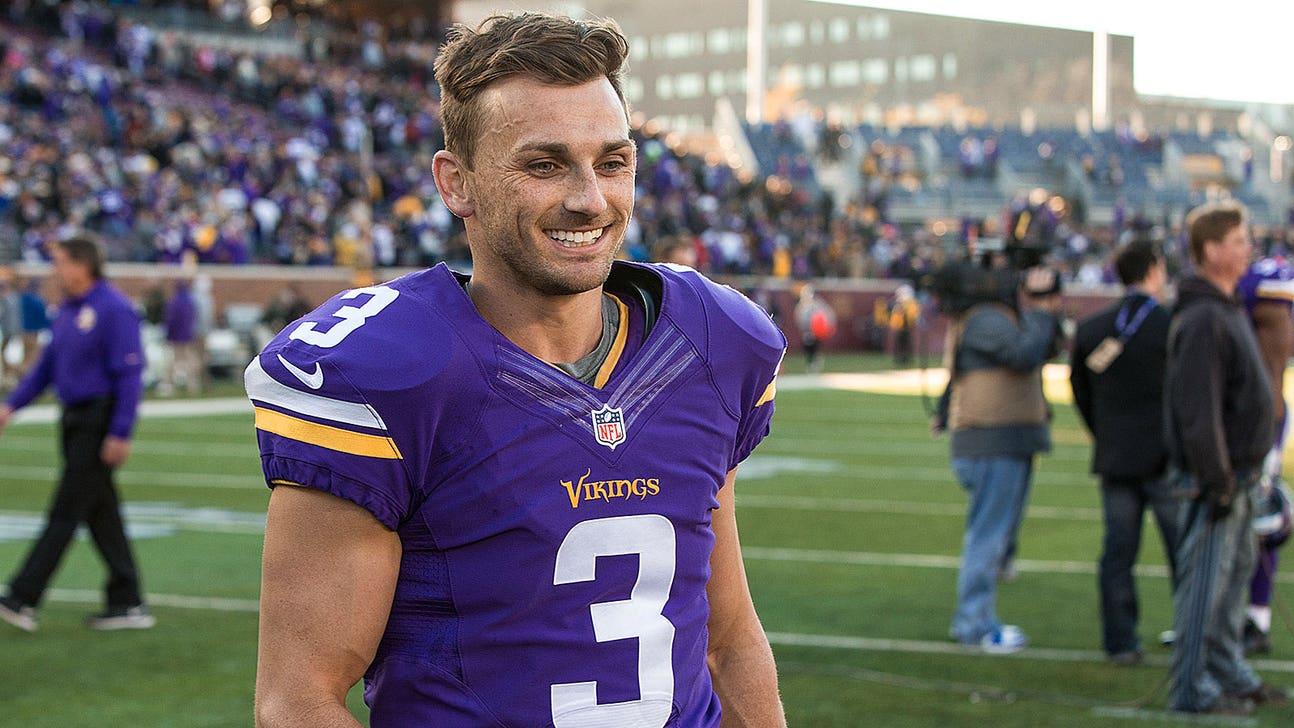 Blair Walsh greets the first-graders who sent him uplifting letters