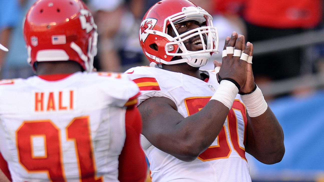 Chiefs' pass rush suffers with Hali, Houston nursing injuries