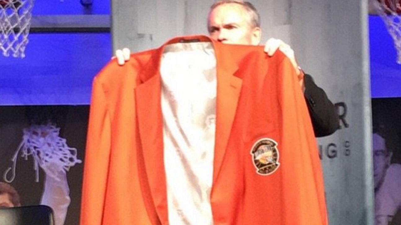 Shaquille O'Neal's must-see Hall of Fame jacket is absurdly massive and orange