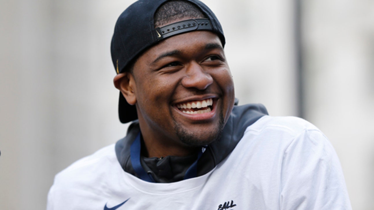 Villanova's buzzer-beater Jenkins to stay for senior season
