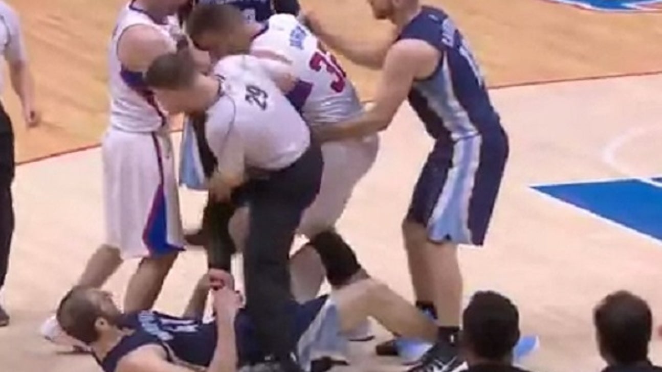 Blake Griffin, Kosta Koufos get into it