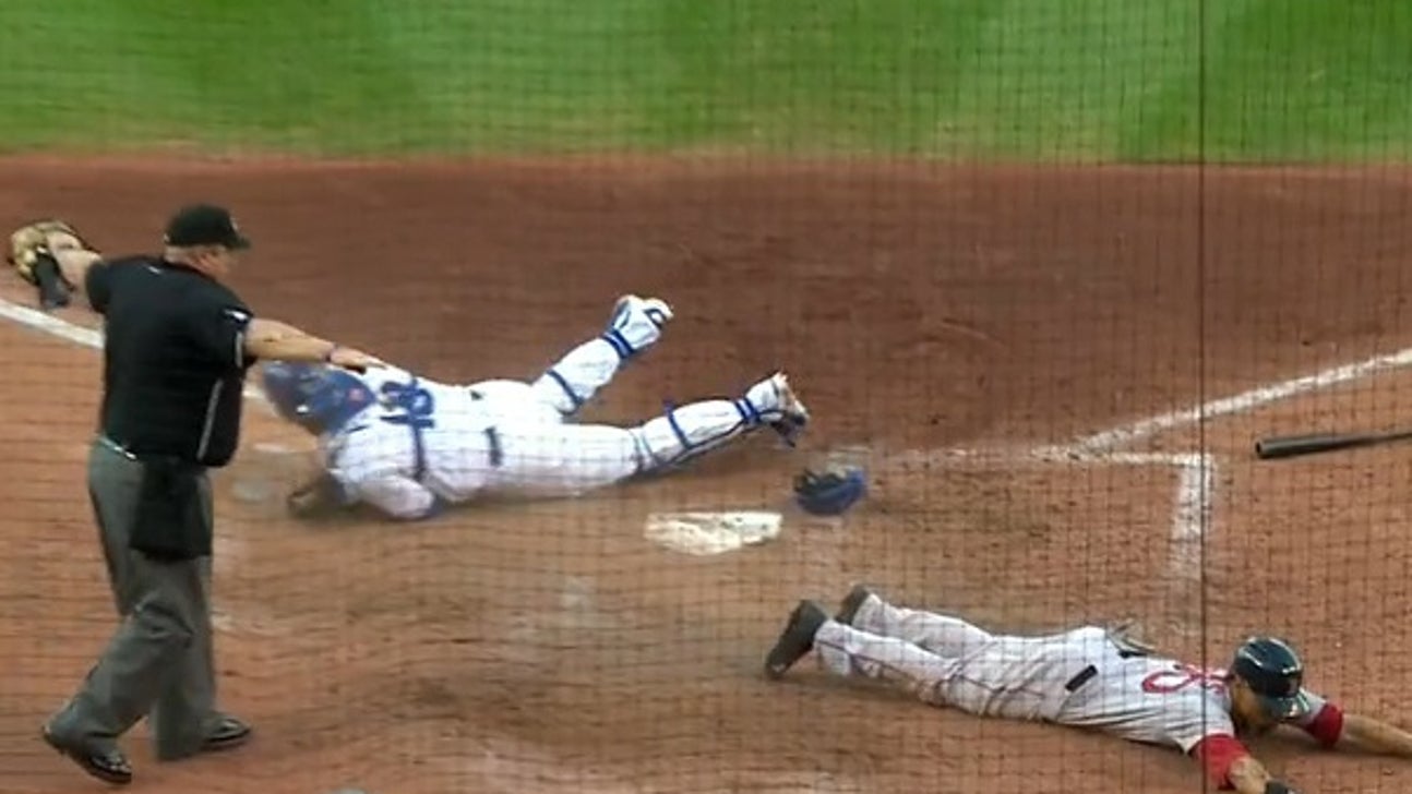 Mookie Betts scores from second on nubber