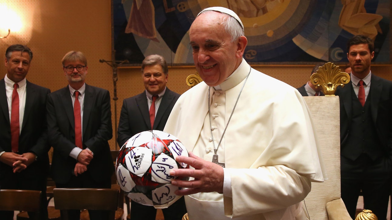 Pope Francis wades into best-ever debate, picks Lionel Messi