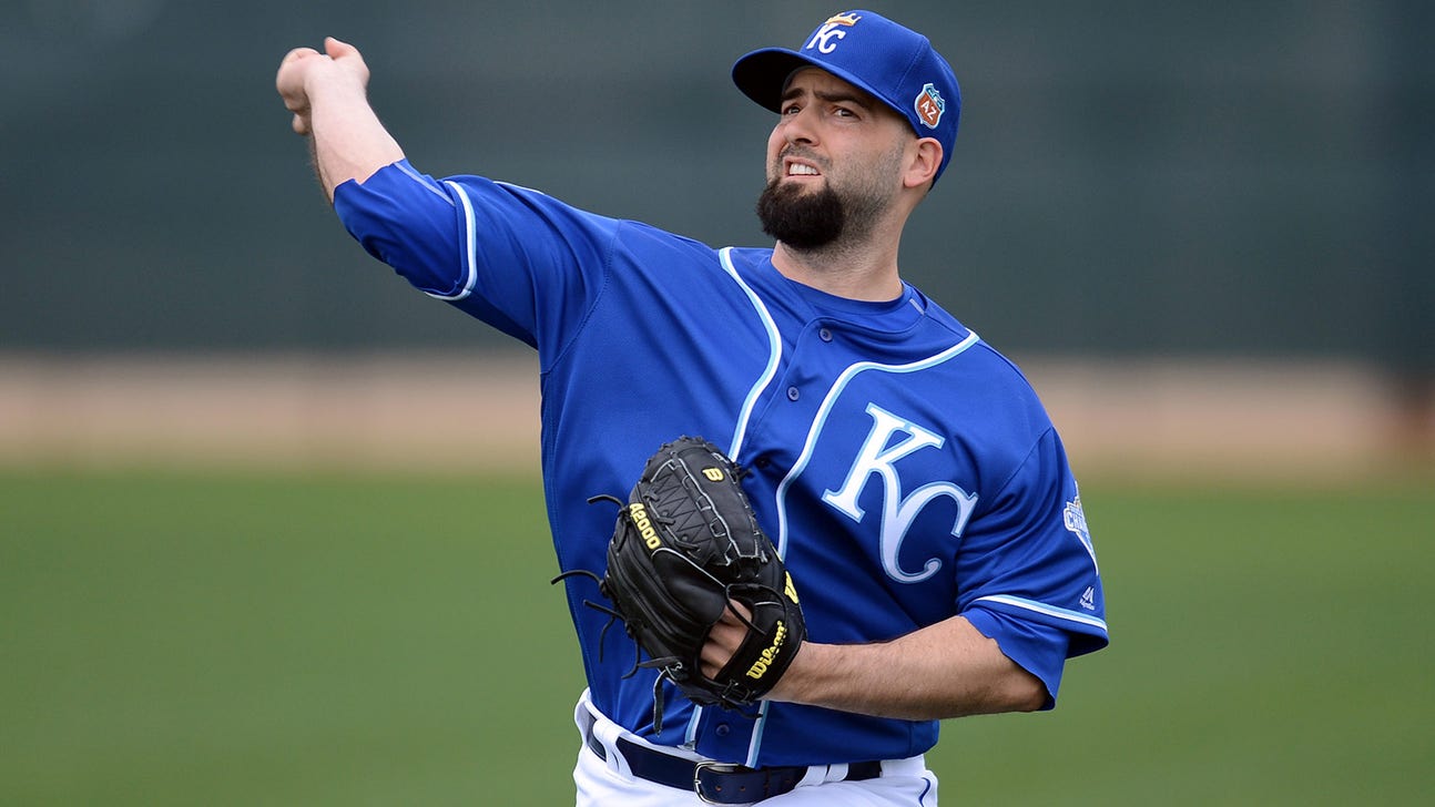 Royals select contract of RHP Dillon Gee from Omaha