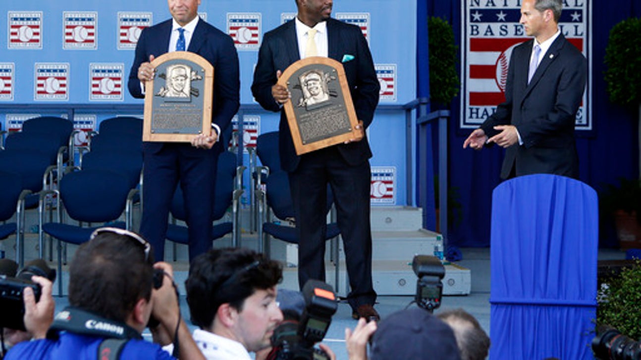 Ken Griffey Jr. and Mike Piazza inducted into Hall of Fame