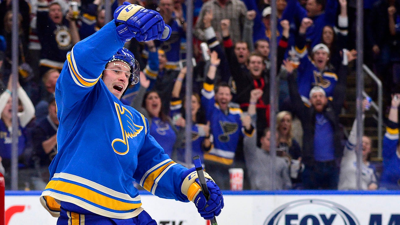 Blues bounce back in a major way with 7-3 victory over Blackhawks