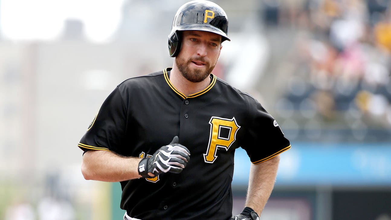 Davis homer lifts Bucs over Cards, tightens NL wild-card race