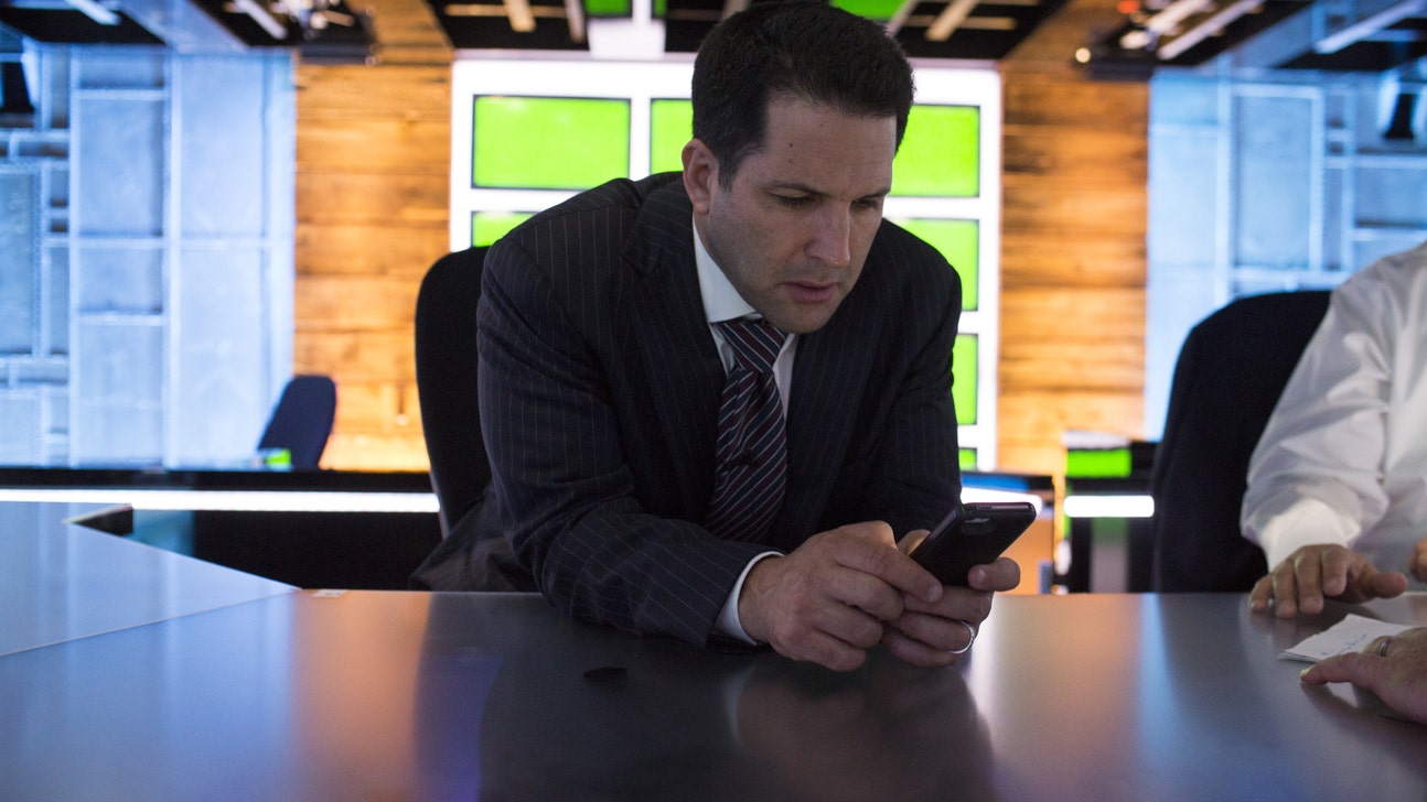 Adam Schefter signs extension with ESPN, receives NBA role