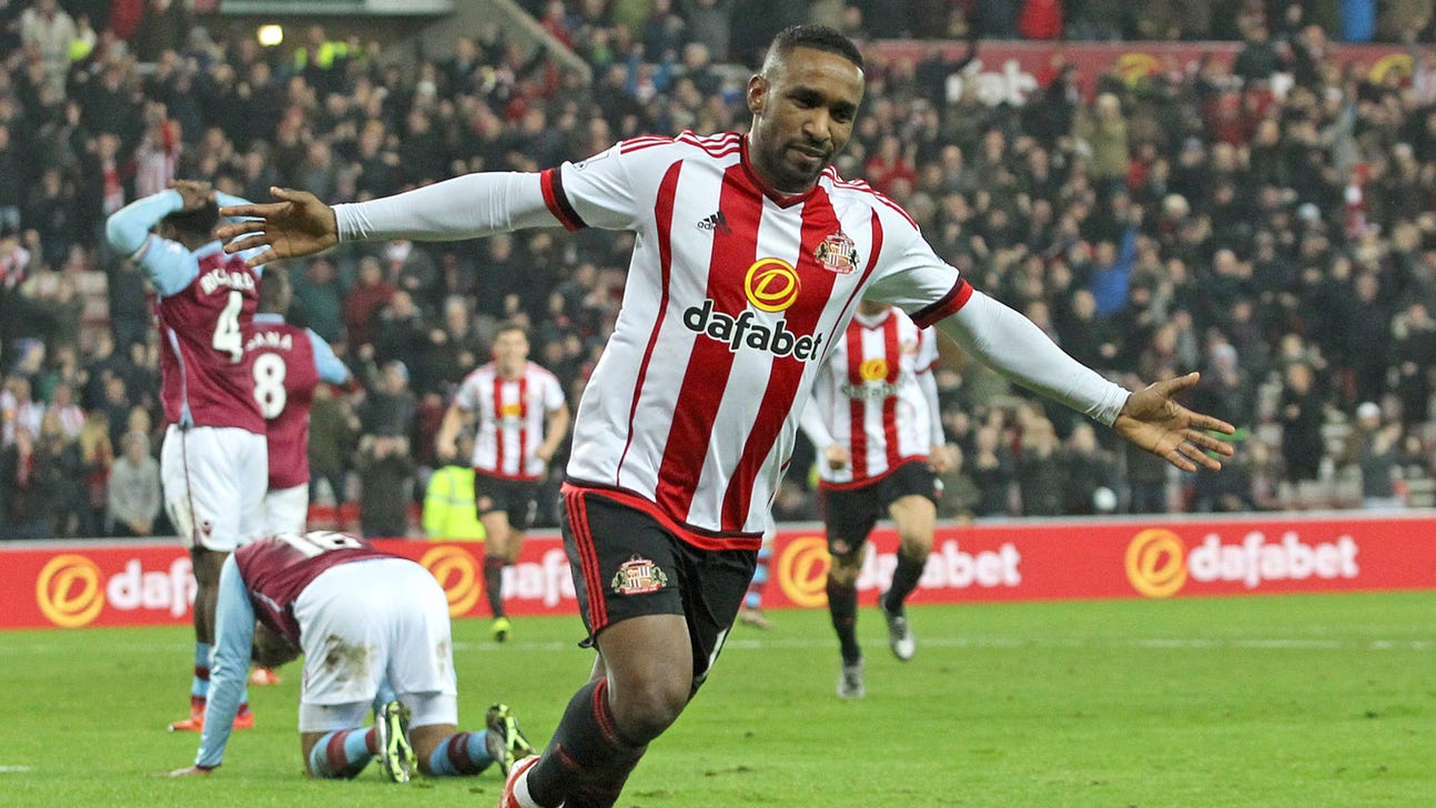 Defoe double earns Sunderland vital win; West Brom, Norwich victorious