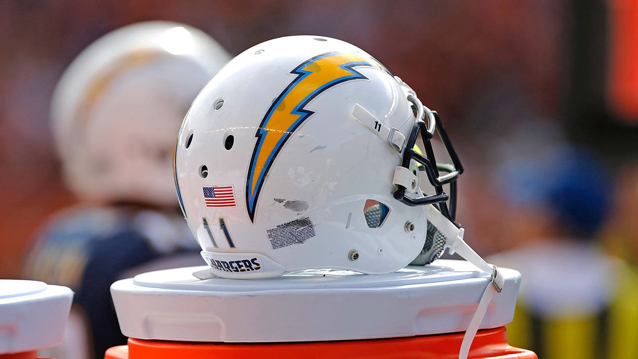 Chargers announce they’re staying in San Diego for 2016 (but leave LA option open)