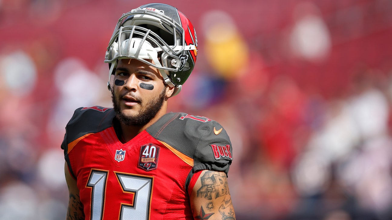 Buccaneers WR Mike Evans didn't vote, protested election result during anthem