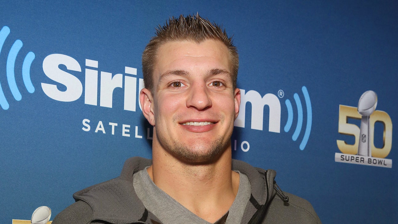 The Super Bowl somehow brought together Gronk and Grumpy Cat