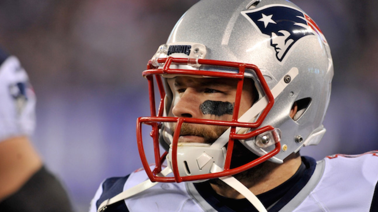 Julian Edelman shows off his lightsabers in 'Star Wars' tweet