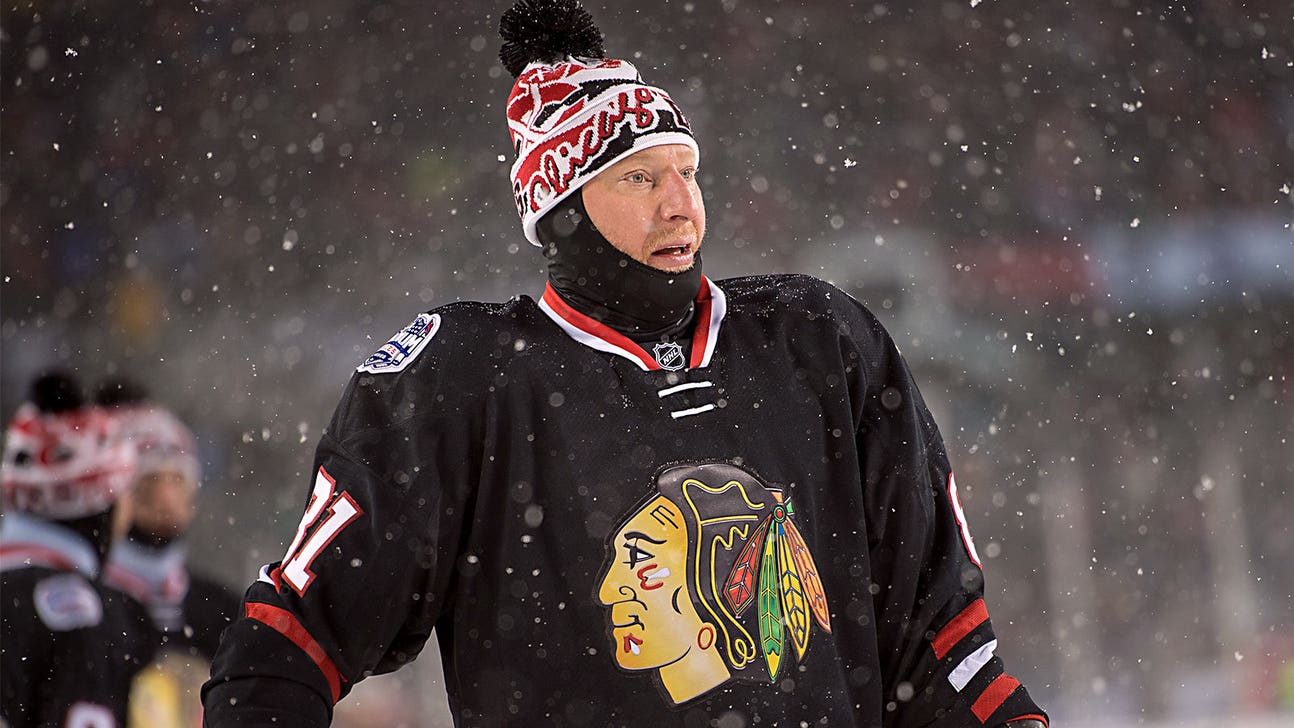 Blackhawks' Hossa leaves with upper-body injury