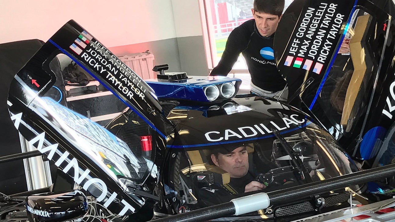 Jeff Gordon takes laps in Rolex 24 testing at Daytona