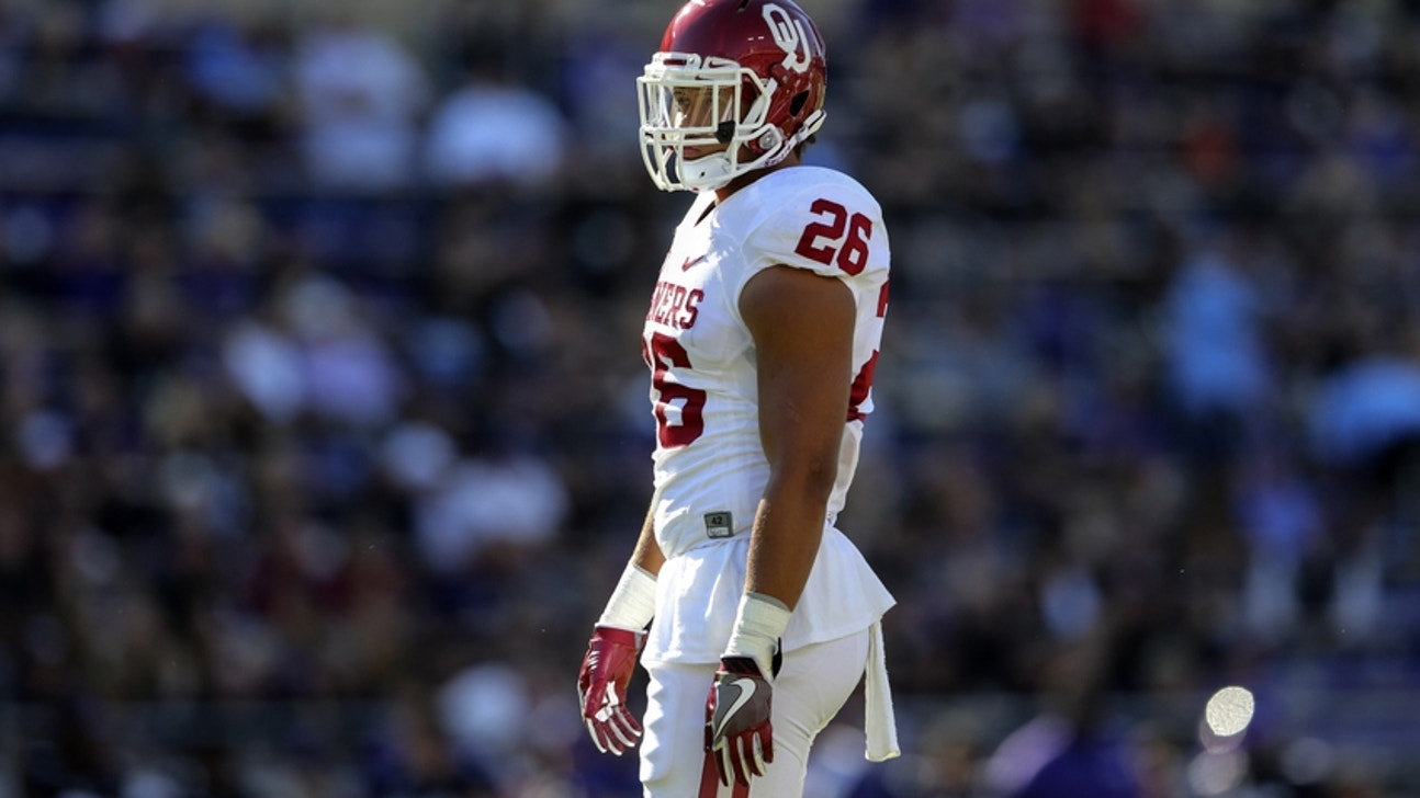 Oklahoma's Jordan Evans runs around for absurd pick six vs Kansas