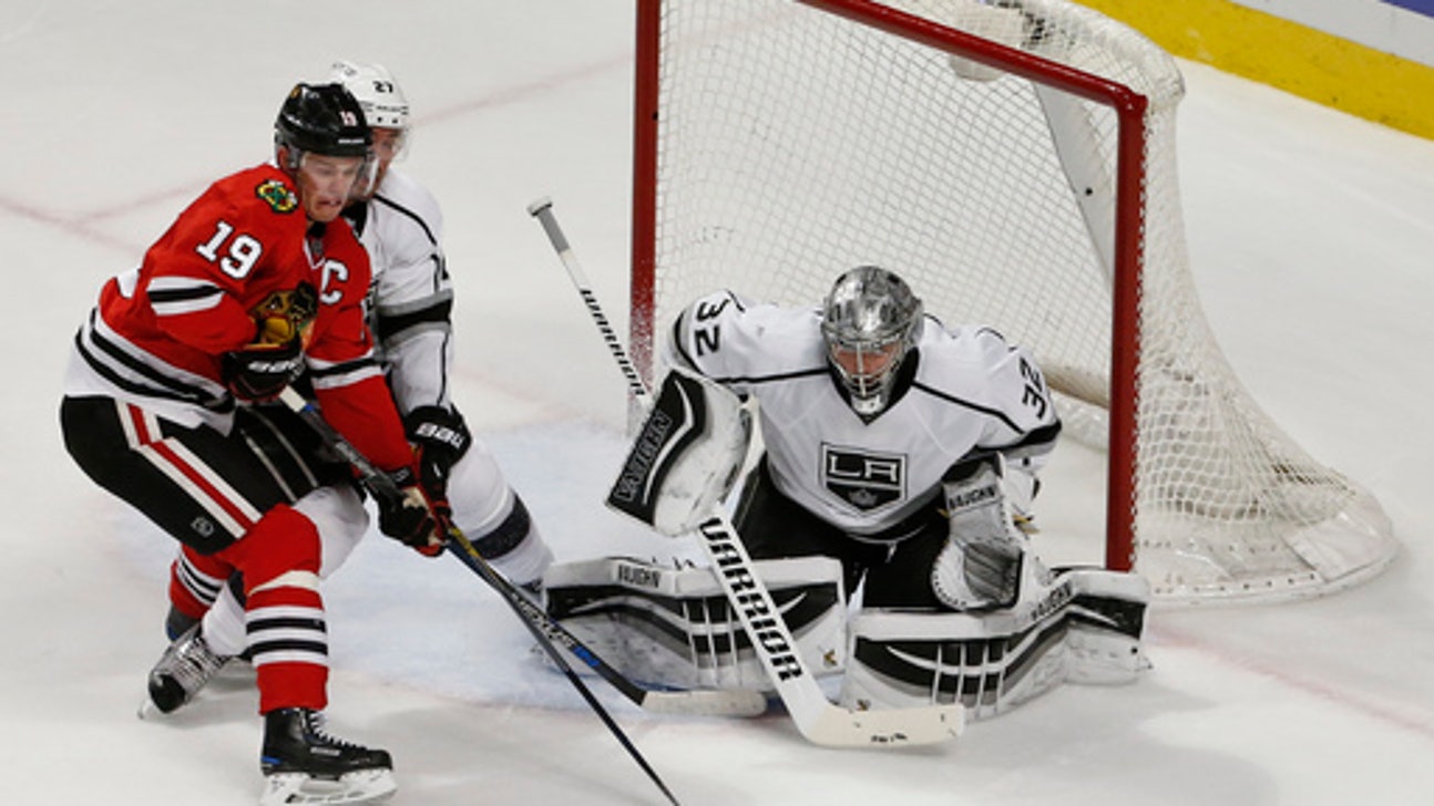 Quick, Kings beat slumping Blackhawks 5-0