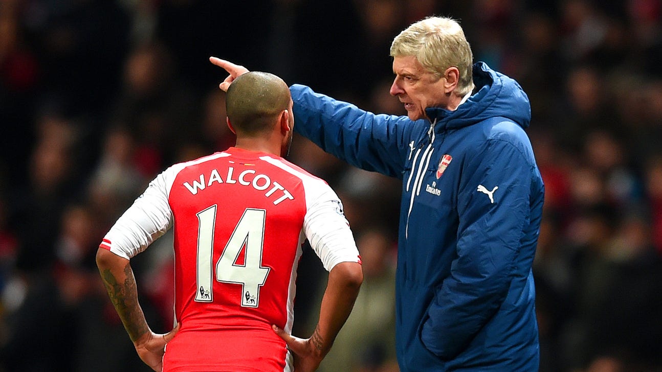 Walcott denies falling out with Wenger over contract negotiations