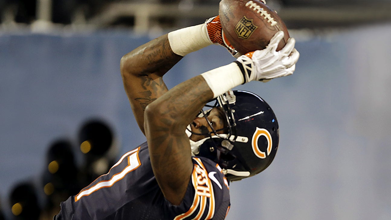 WATCH: Jeffery is too strong to be stopped on this sick TD catch