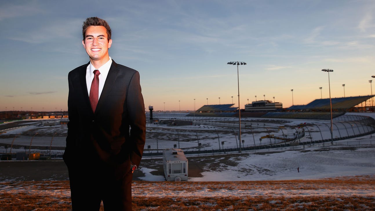 Snow way: Iowa Speedway president shovels fan's driveway