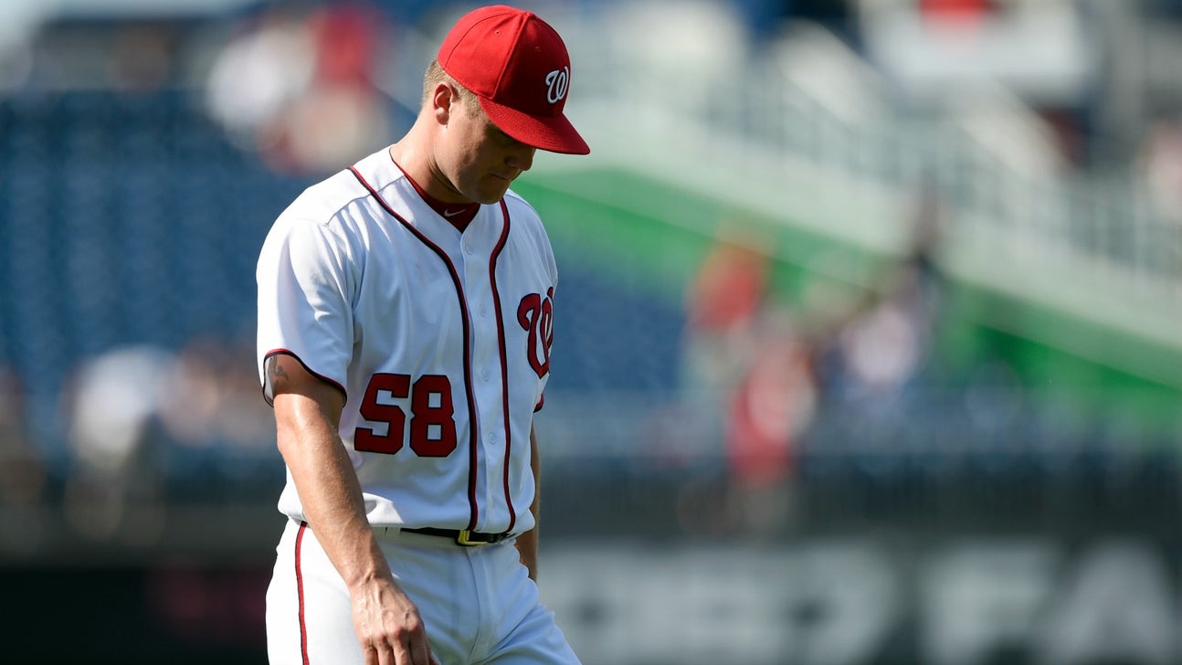 Nationals cut reliever Jonathan Papelbon