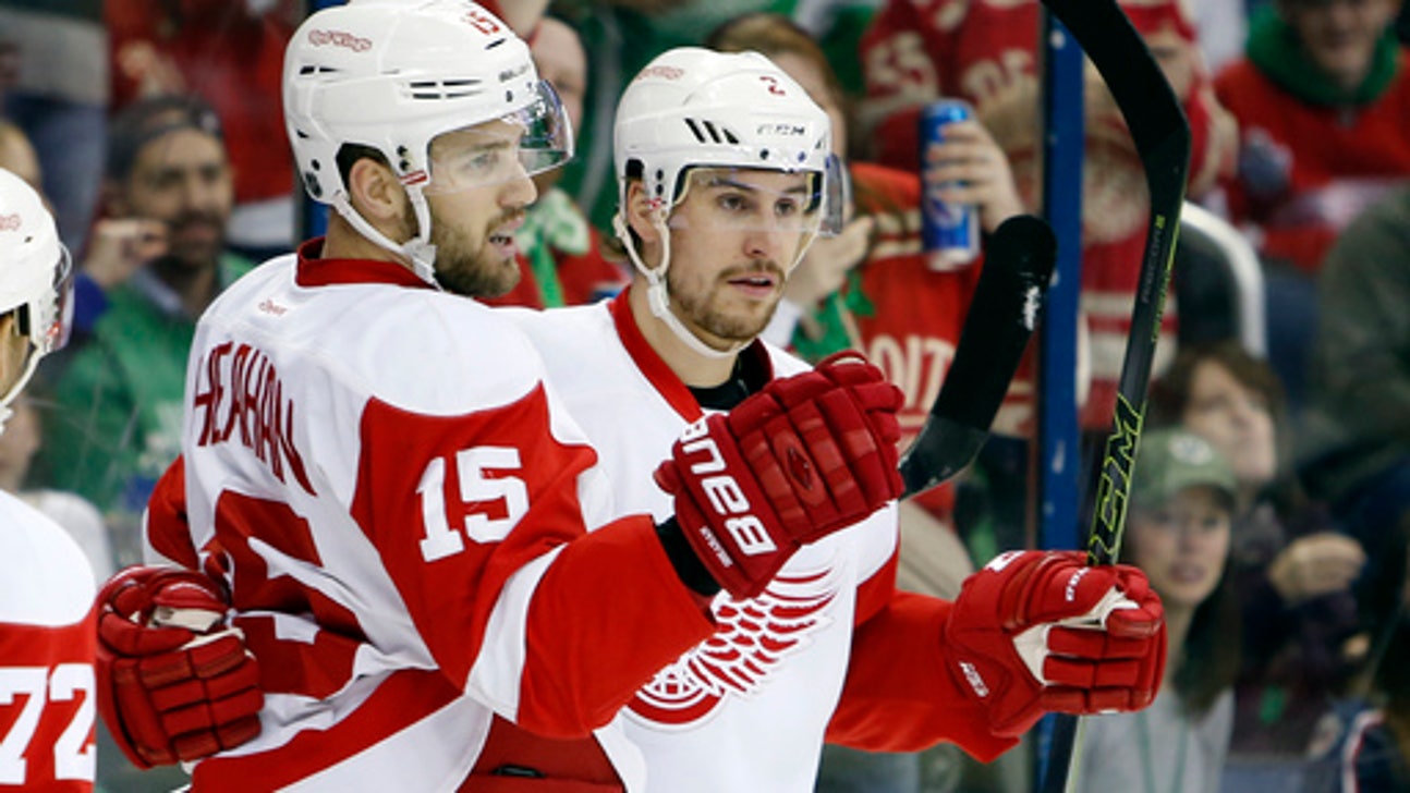 Zetterberg, Helm score in 3rd as Red Wings beat Blue Jackets