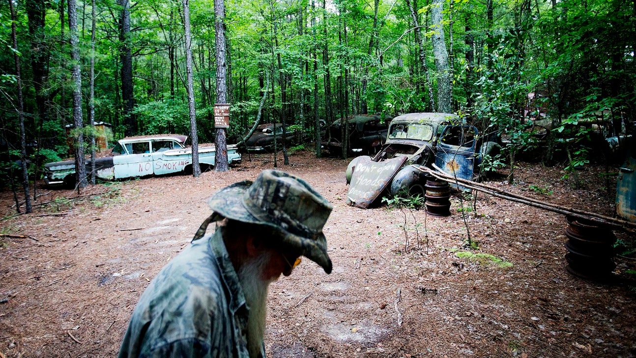 Photos: Old Car City, the world's largest known classic car junkyard