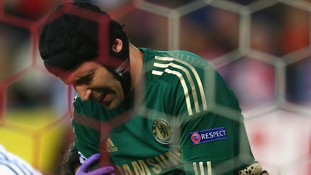 Chelsea keeper Cech undergoes shoulder surgery, out for up to ten weeks