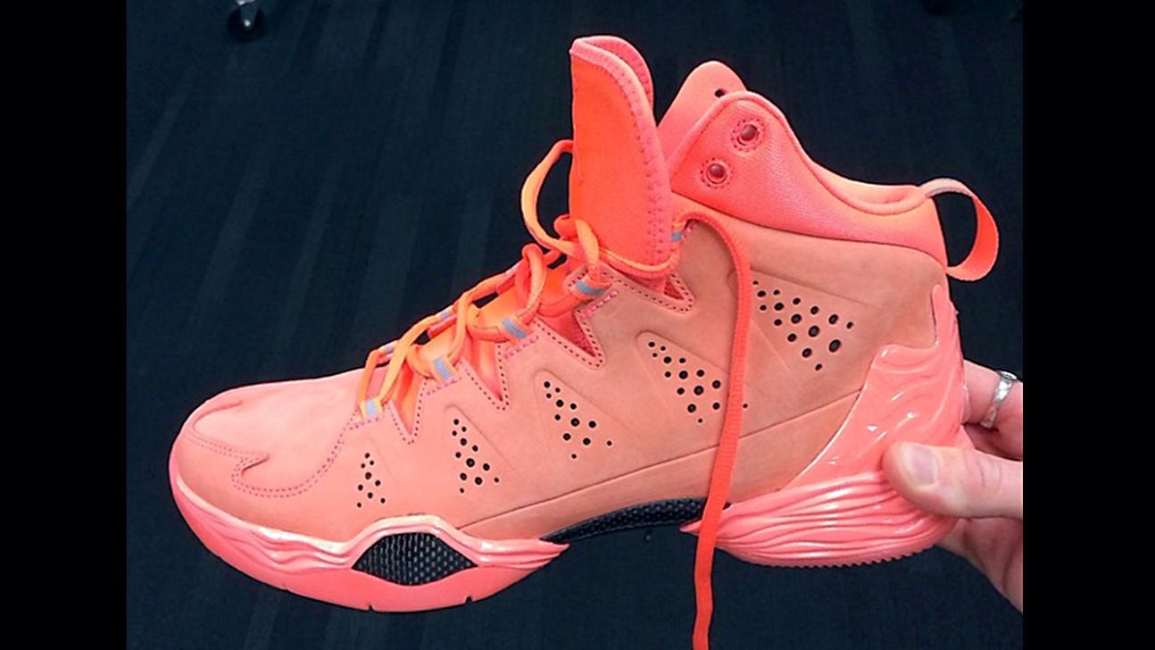 Michael Jordan gifts Macklemore possibly the worst Air Jordans ever | FOX  Sports, image size:1294x728