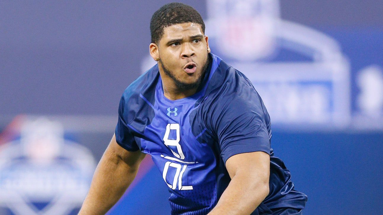 La'el Collins back with Cowboys, working into offseason program