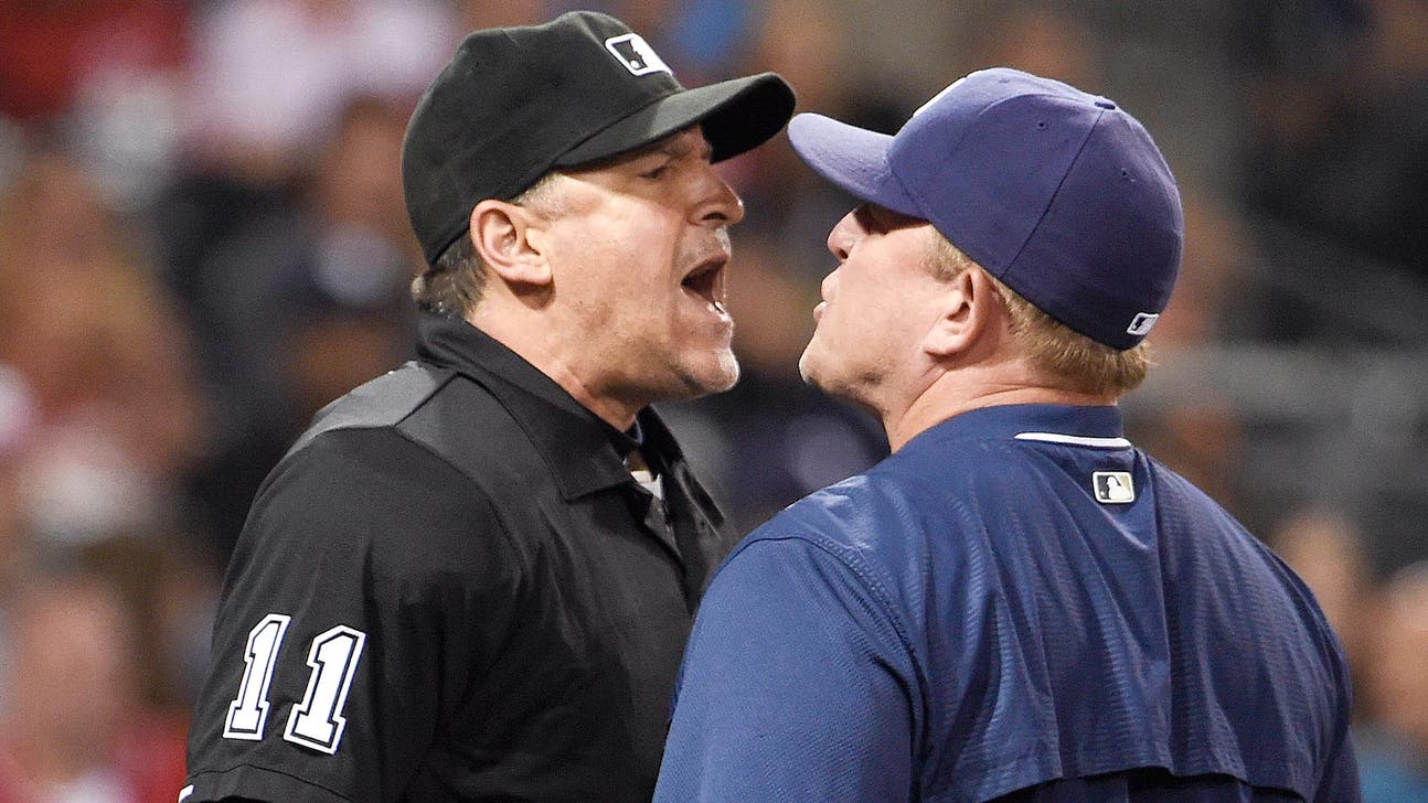 Padres dugout applauds Pat Murphy after first big-league ejection