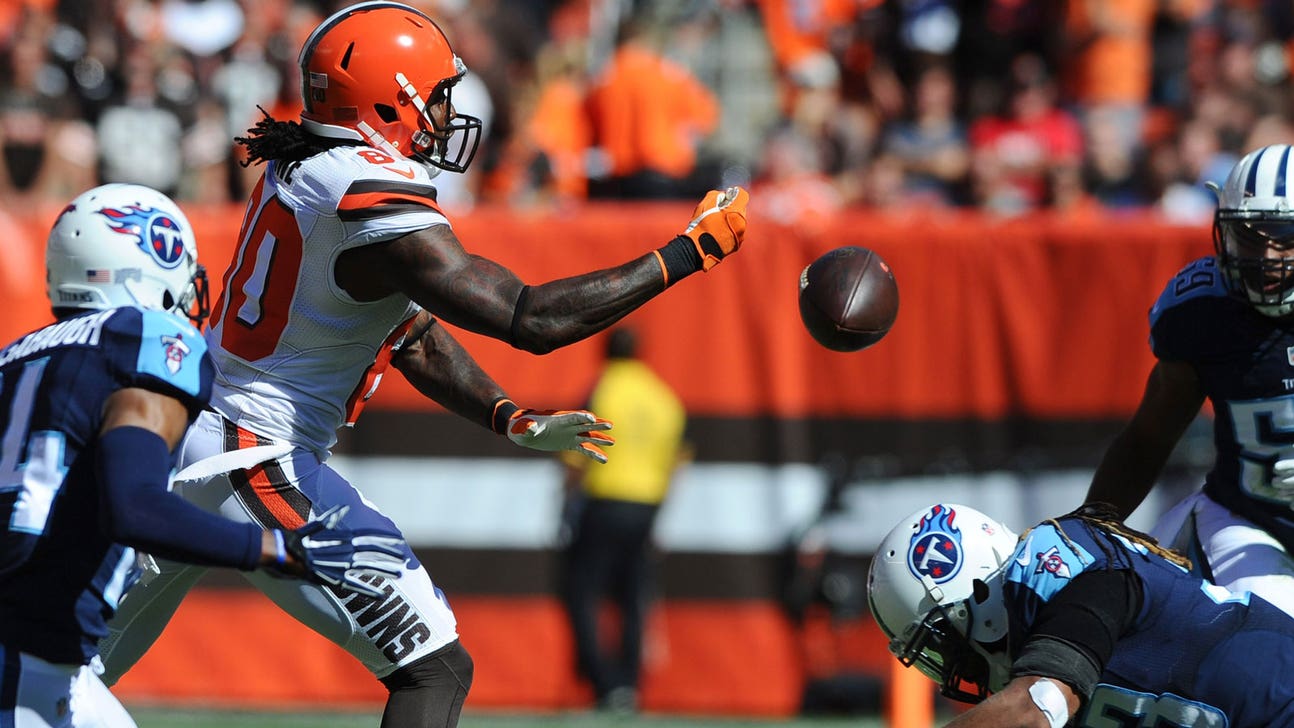 Browns release ex-Chiefs WR Bowe after a woeful season
