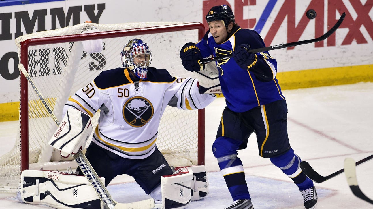 Lightning sign forwards Brenden Morrow and Philippe Paradis