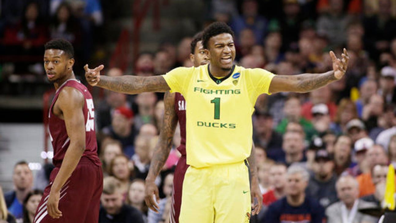 Dillon Brooks rallies top-seed Oregon past St. Joseph's